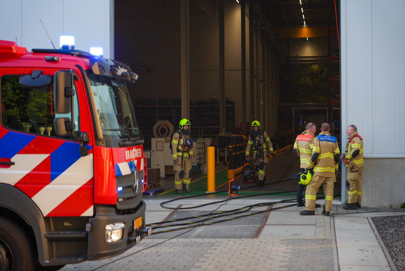 BHV ontruimt pand vanwege brand bij Ubbink in Doesburg