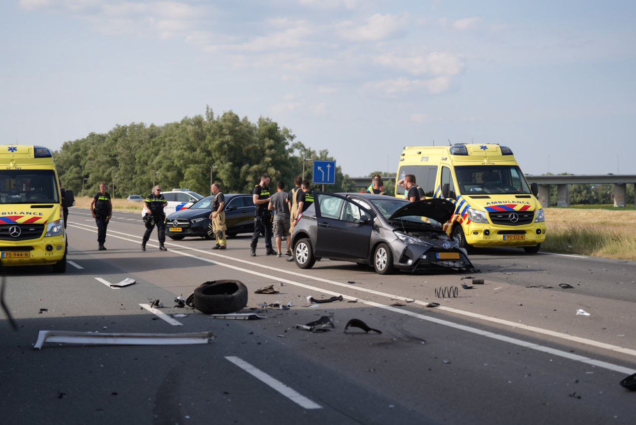 Meerdere gewonden, waaronder kind bij frontale aanrijding in Huissen