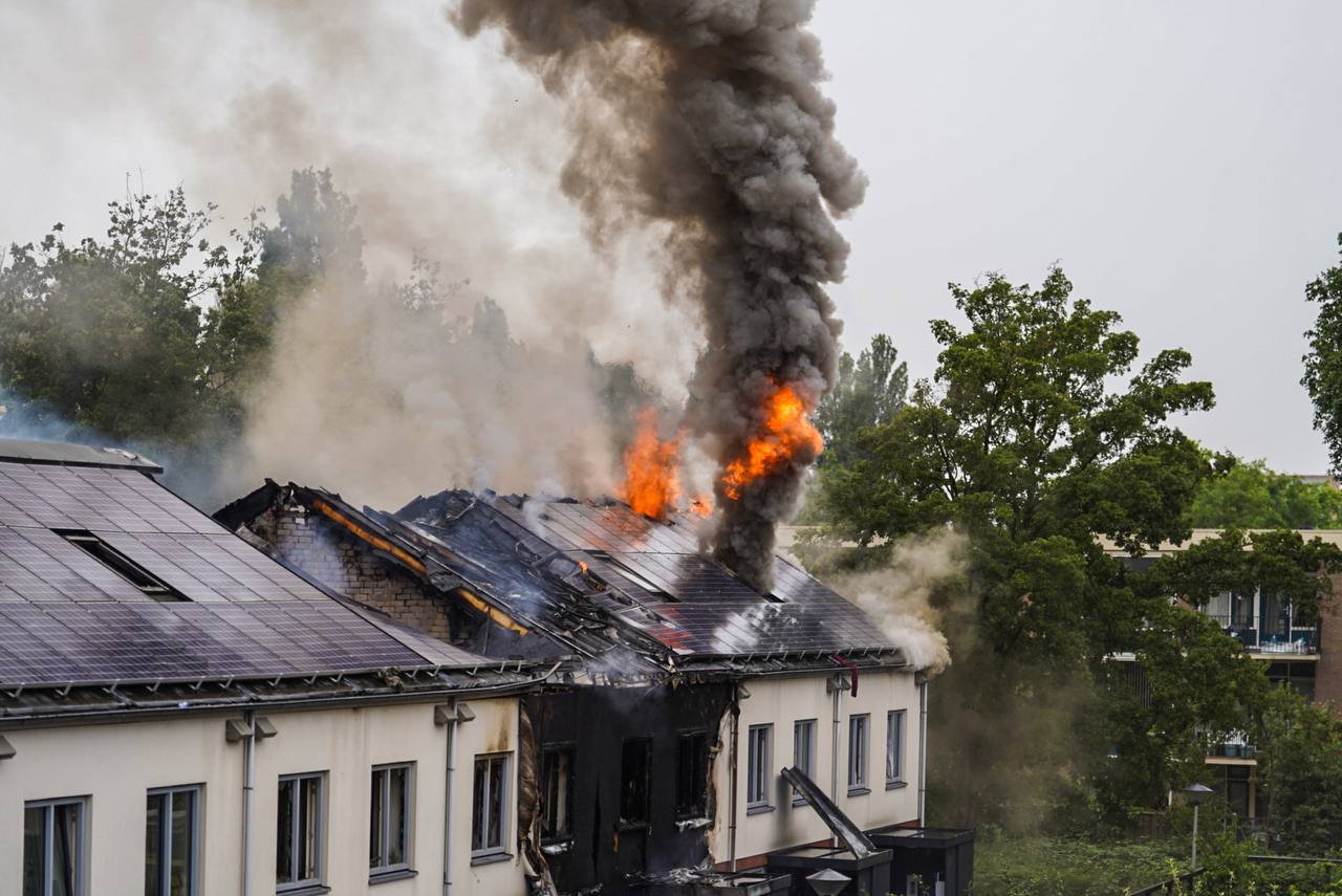 Grote brand in huizenblok Arnhem onder controle