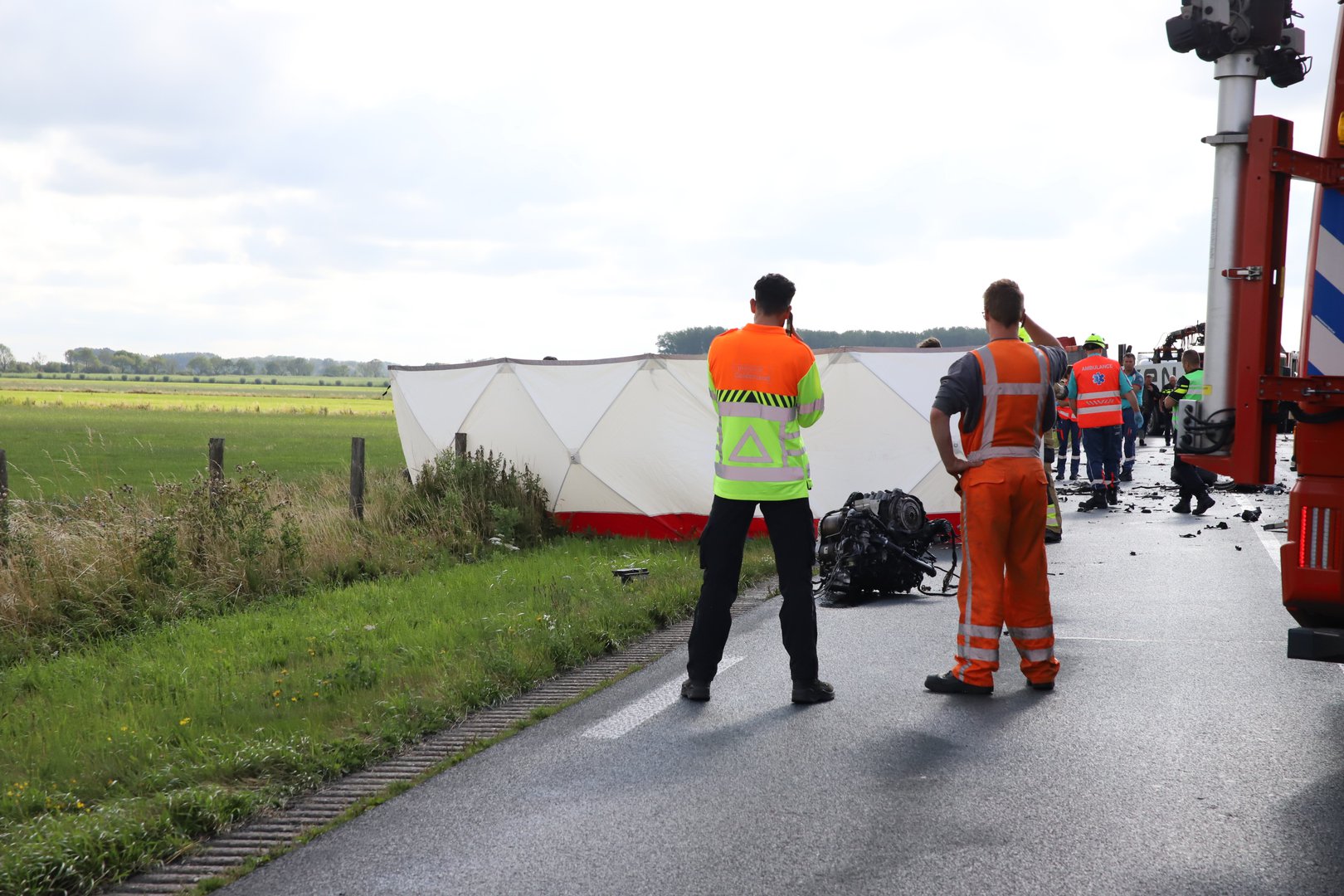 Update: Bestuurder bestelbus overleden na ongeval met vrachtwagen