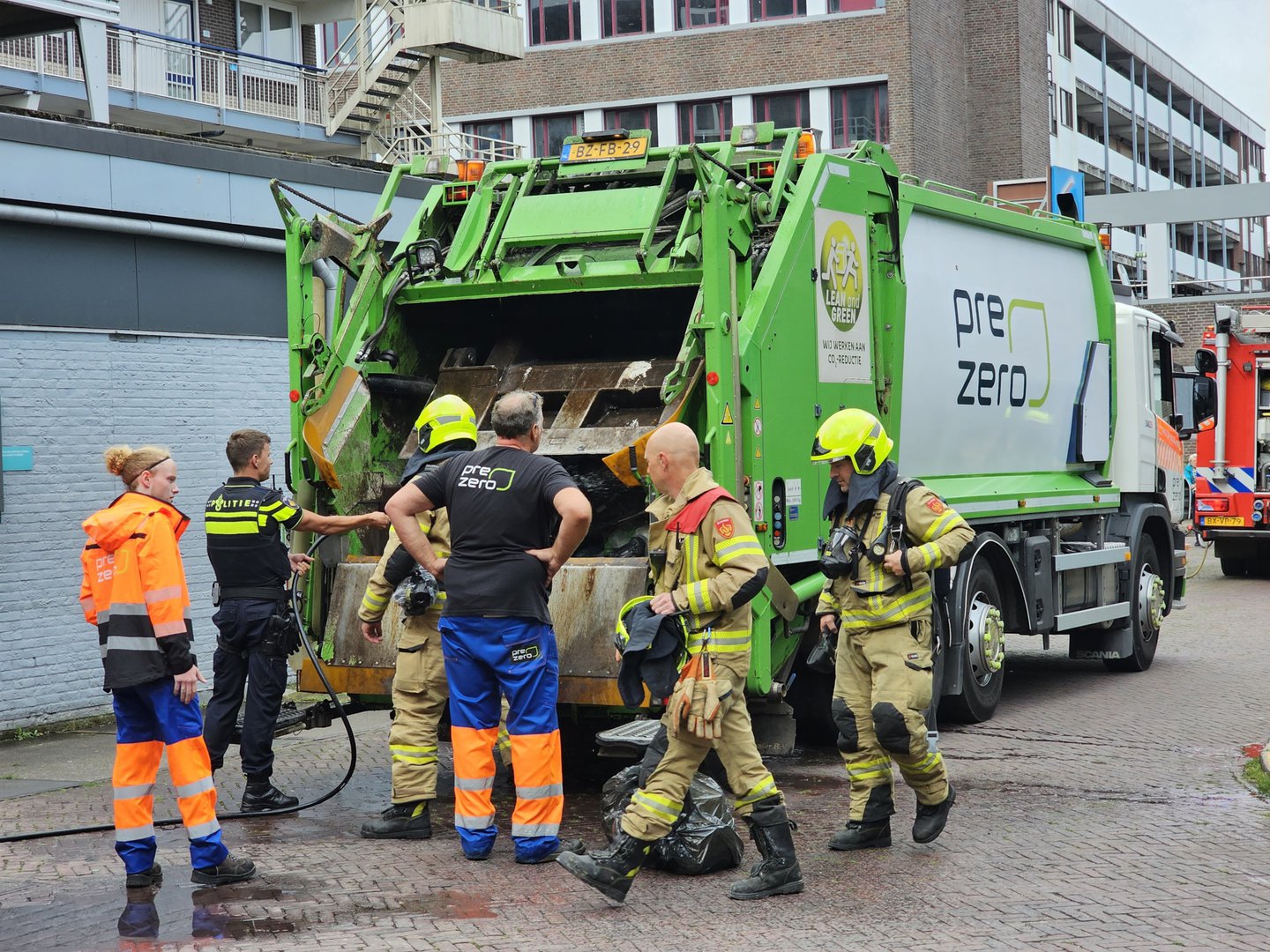 Brand in vuilniswagen snel geblust