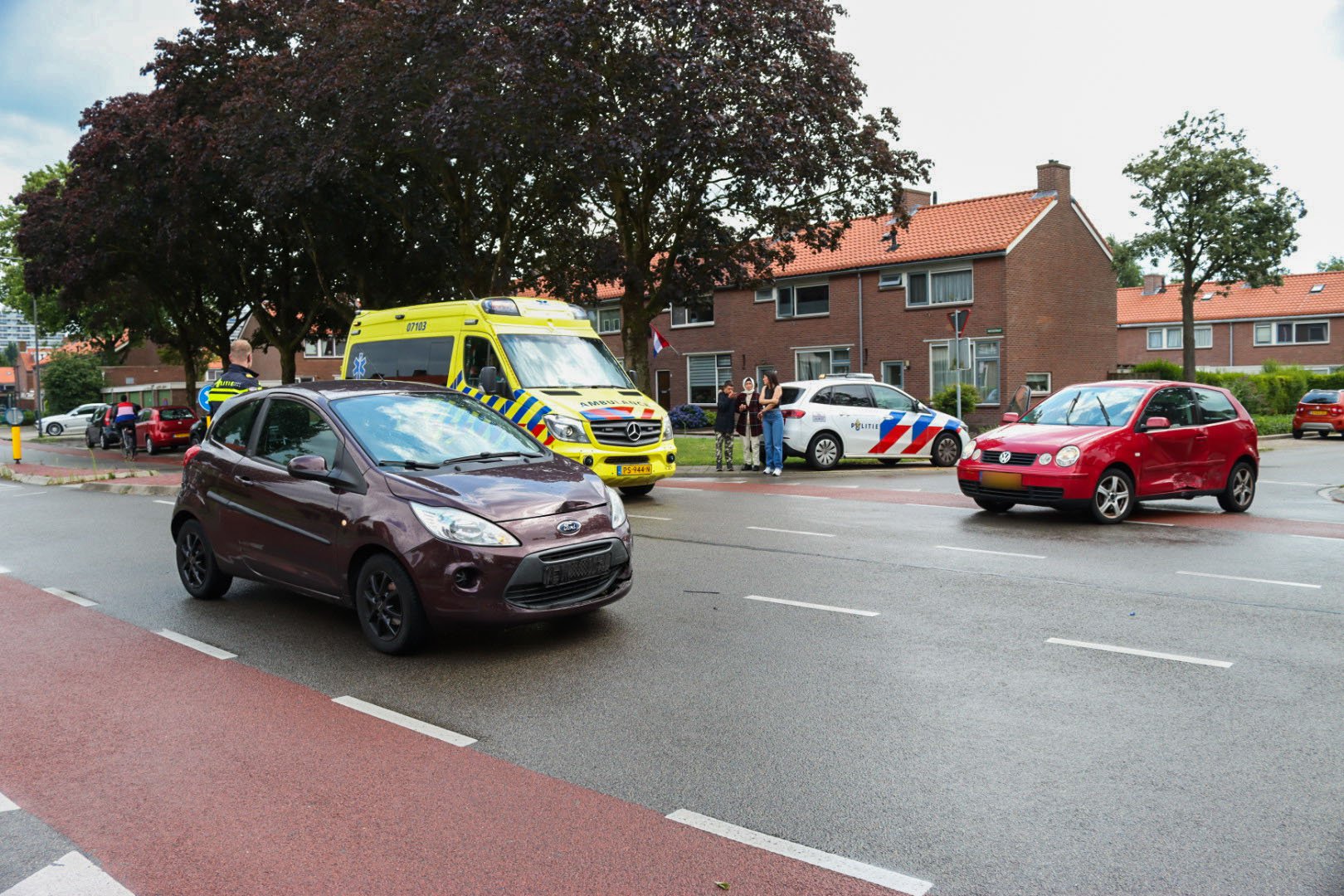 Aanrijding tussen twee auto’s op beruchte kruising in Velp