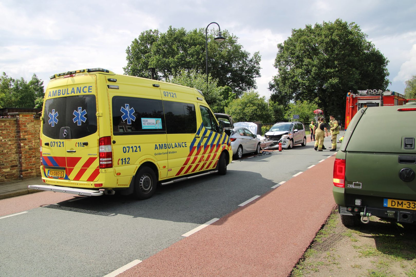 Twee gewonden bij frontale aanrijding