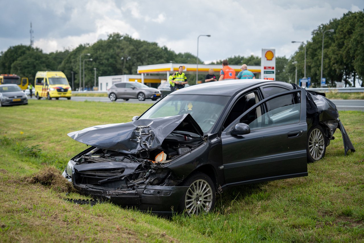 Drie auto’s betrokken bij kop-staart aanrijding op snelweg