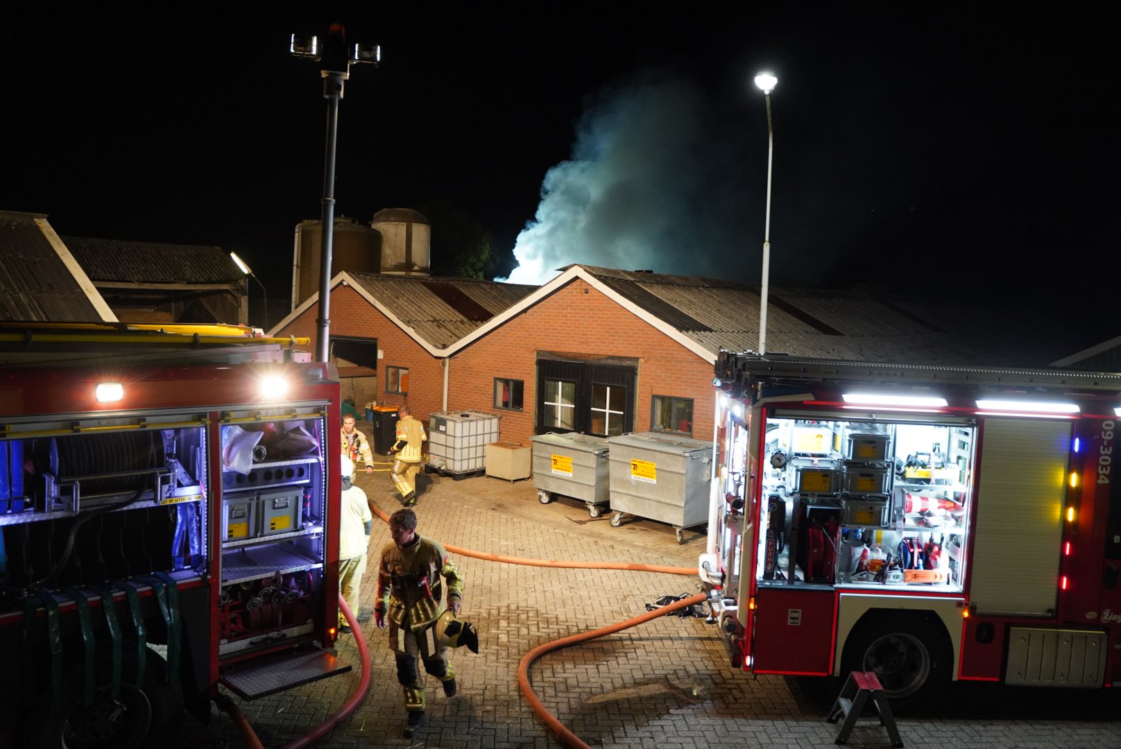 Uitslaande brand in leegstaande varkensstal
