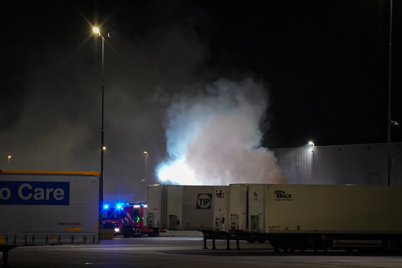 Vrachtwagenbrand op industrieterrein in Duiven