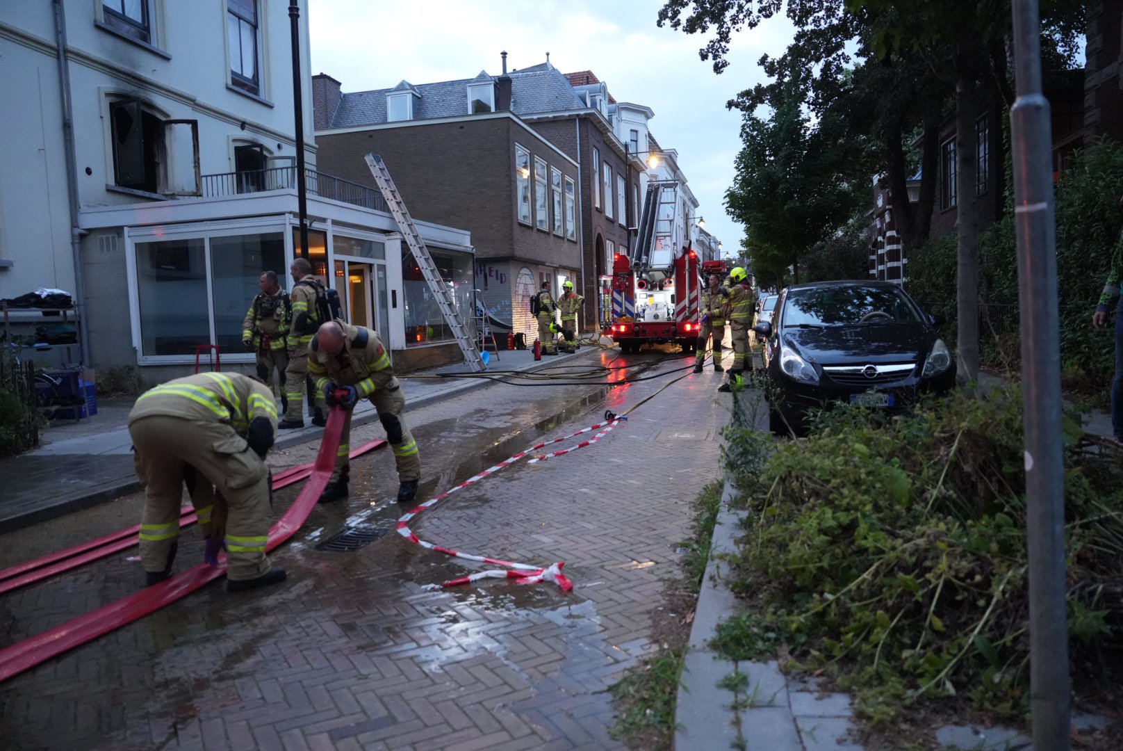 Man loopt ernstige brandwonden op bij woningbrand