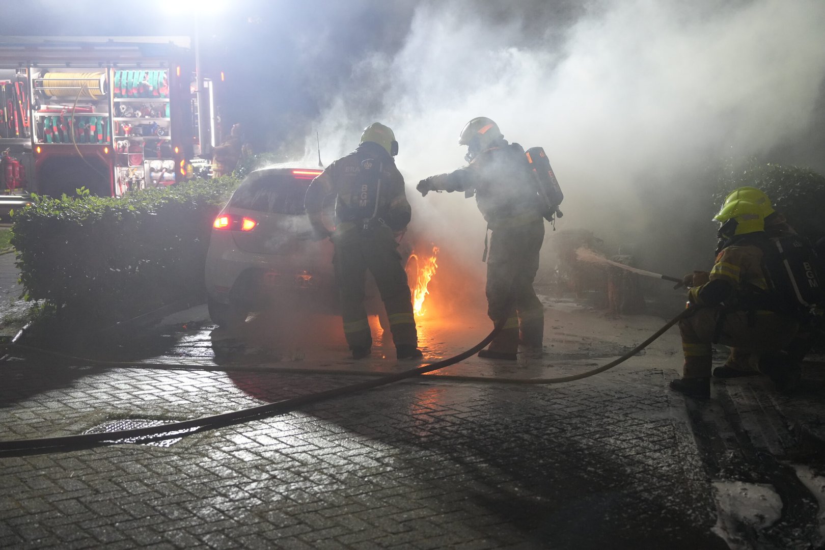 Quad en auto in brand gestoken in Velp