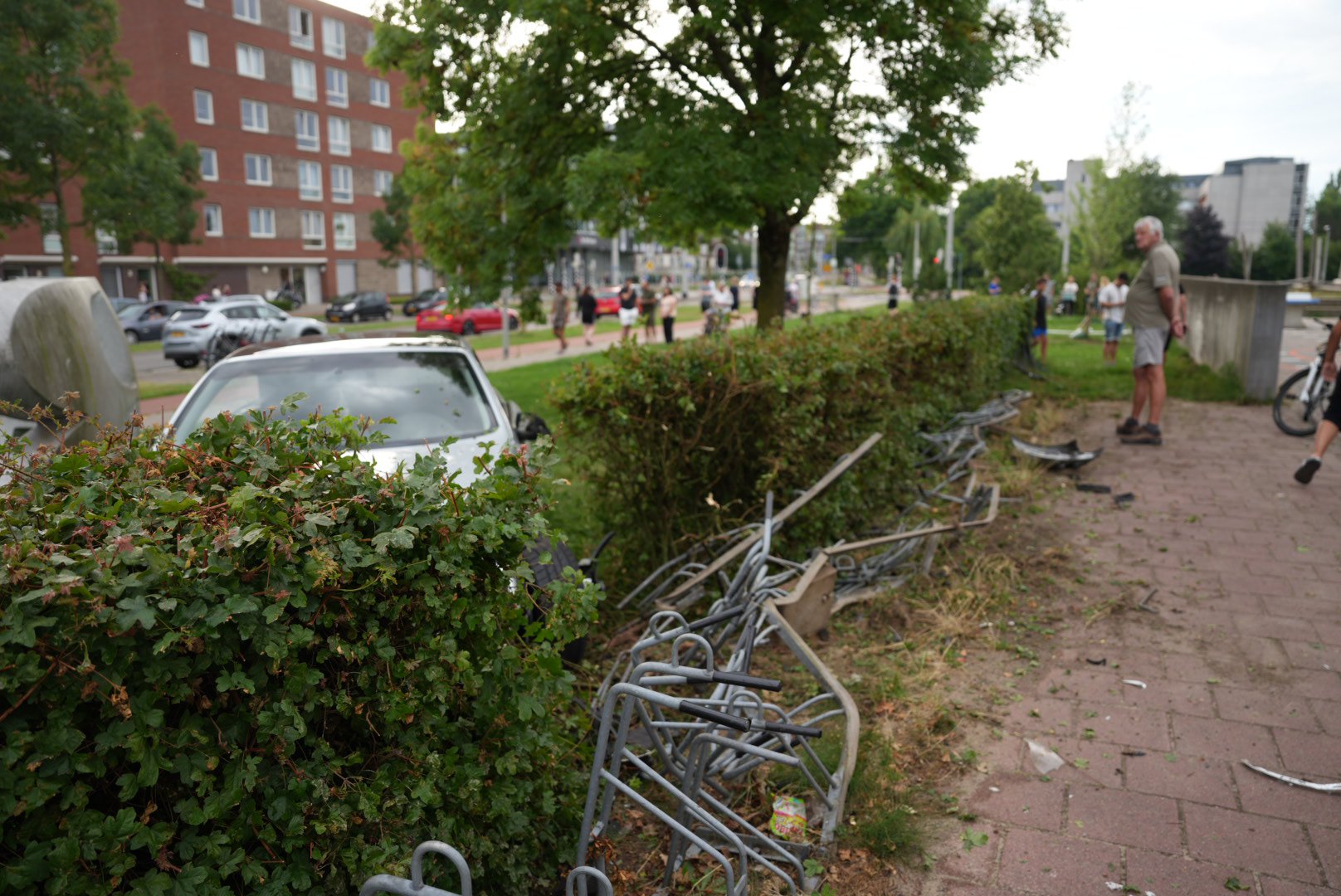 Automobilist veroorzaakt ravage bij ongeluk Arnhem