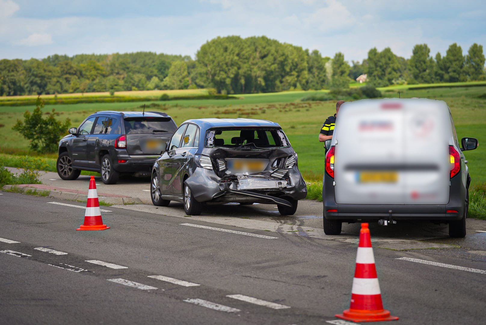 Verkeersongeval veroorzaakt kettingbotsing met drie voertuigen in Spankeren