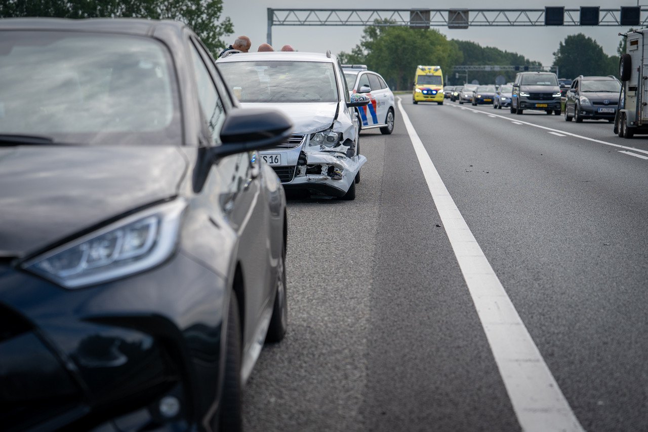 Kop-staart botsing op A12 bij Zevenaar