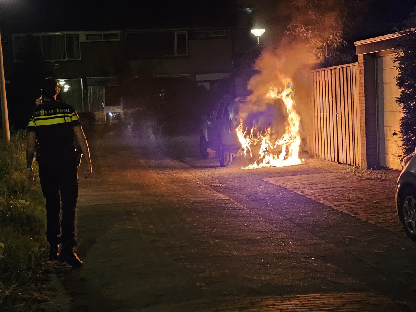 Auto door brand verwoest