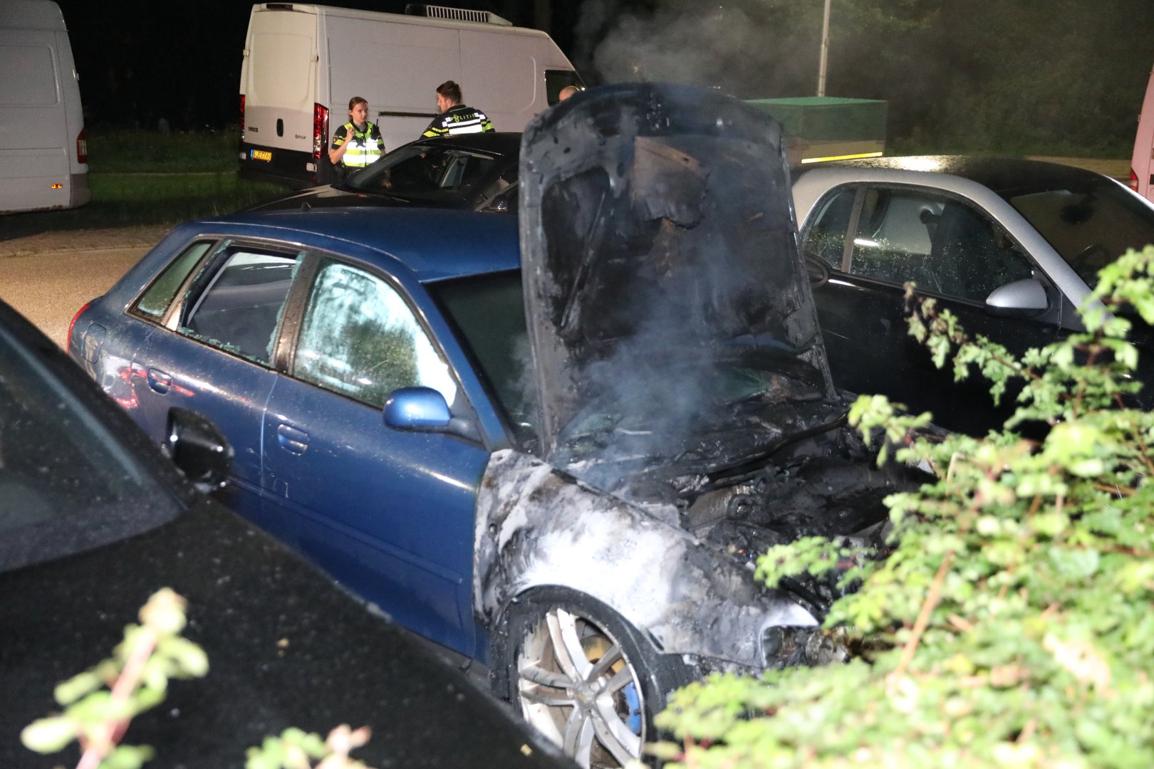 Auto door brand verwoest