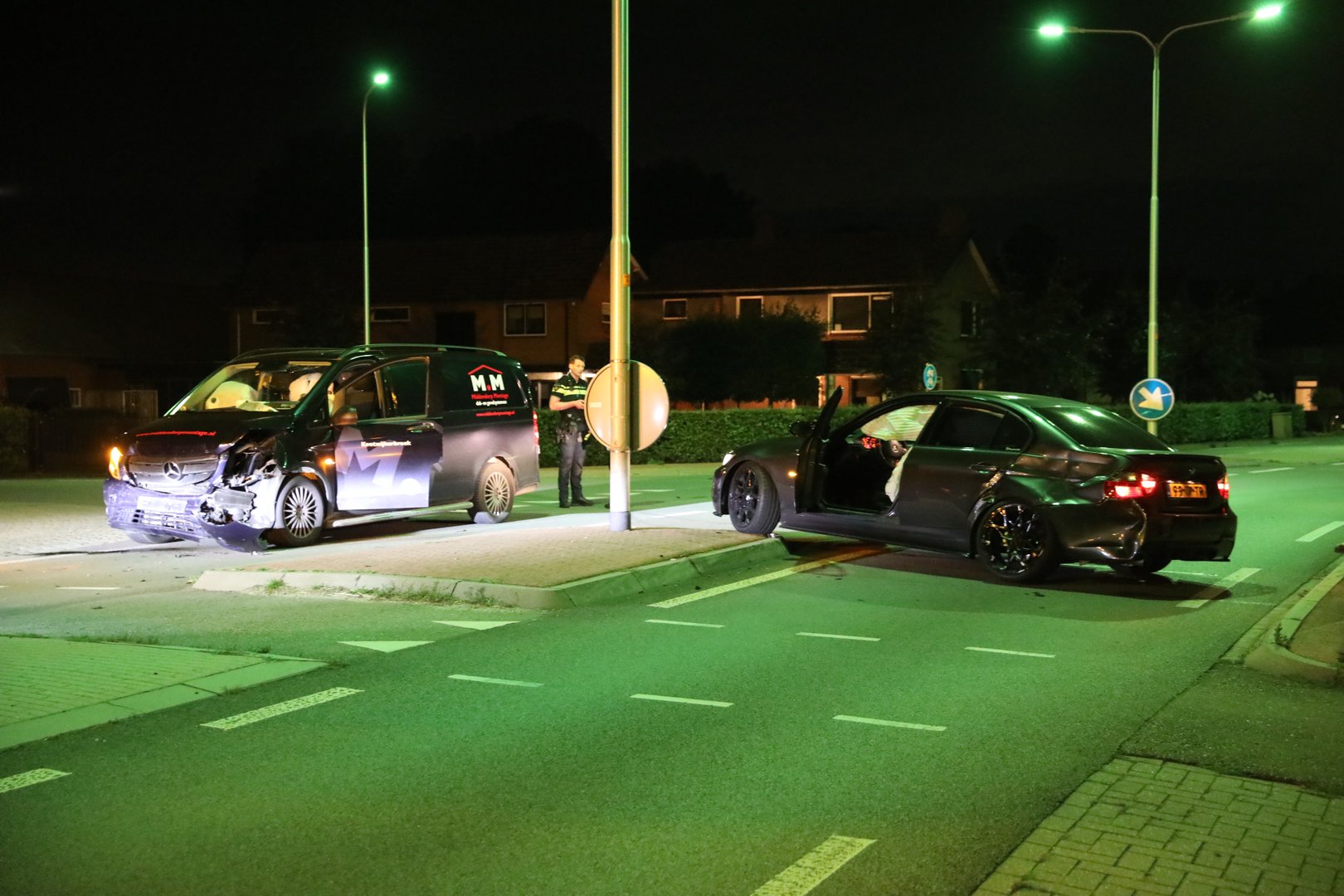 Autoverkoop gaat niet door na botsing met bestelwagen