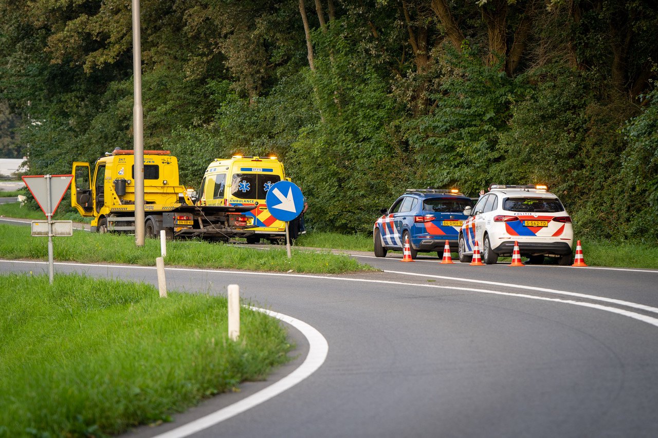 Vrouw (75) raakt onwel en raakt van snelweg af