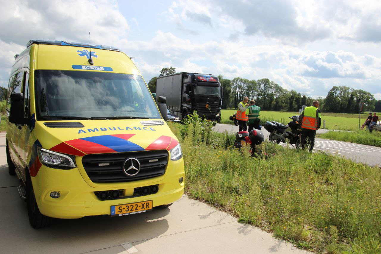 Verkeersregelaar Kanjerdag gewond na val met motor