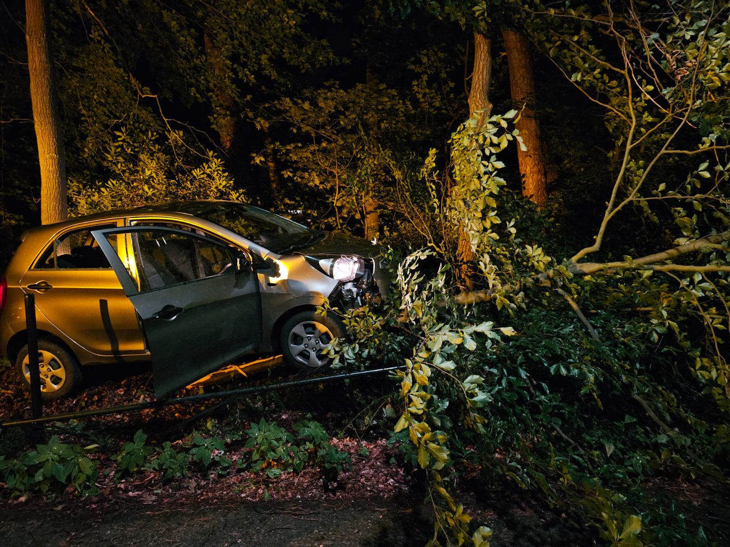 Automobilist valt in slaap en krijgt ongeval