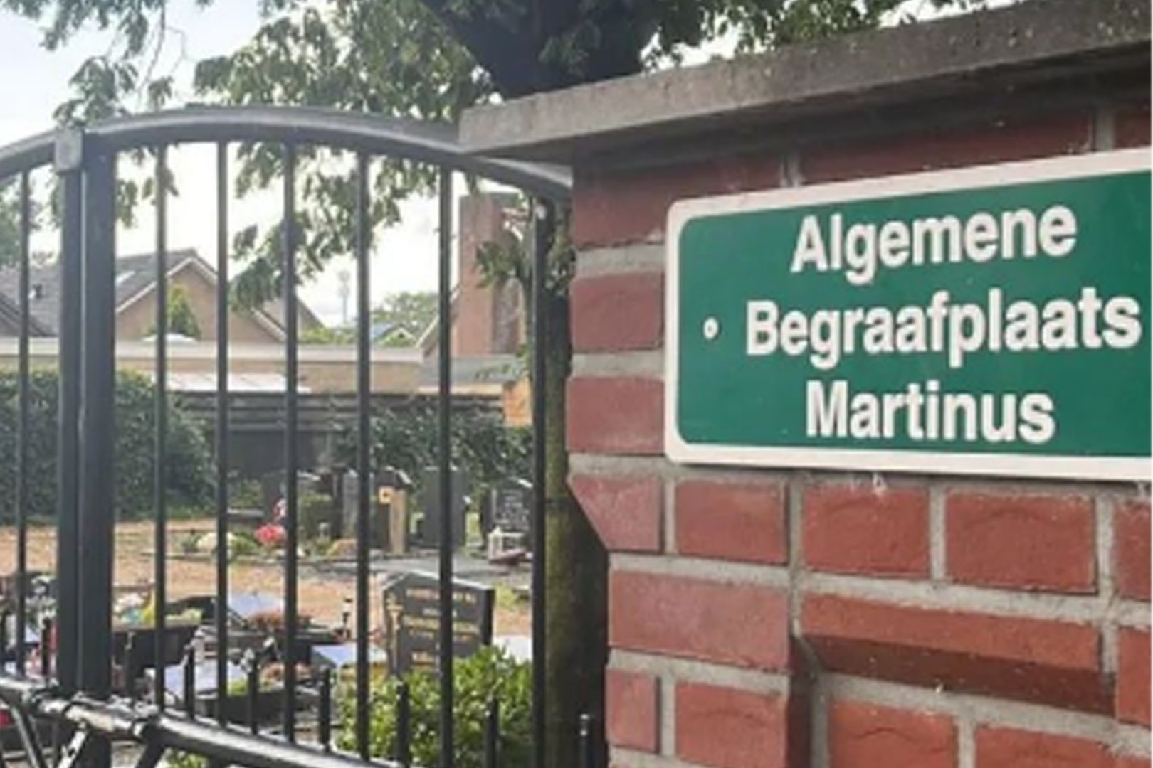 Voor tweede keer kindergraven vernield in Didam