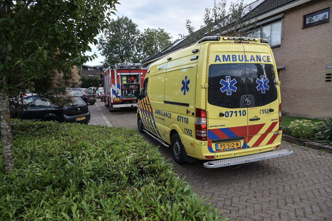 Vlam slaat in de pan, woning in Zevenaar onder rook