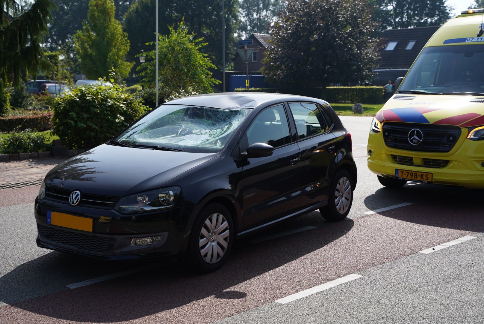 Fietser zwaargewond na aanrijding met auto