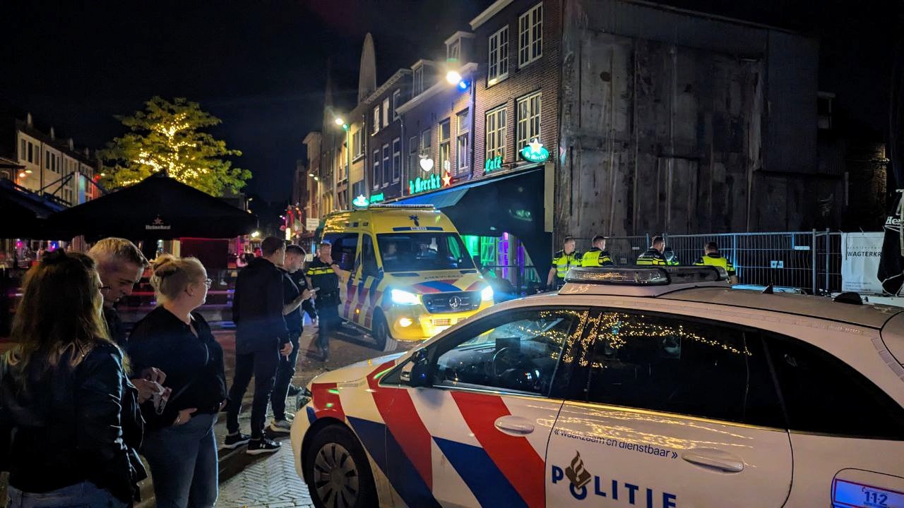 Man gewond na incident in centrum Tiel, mogelijk steekpartij