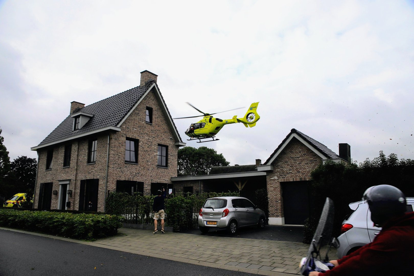 Traumahelikopter landt in de tuin bij incident