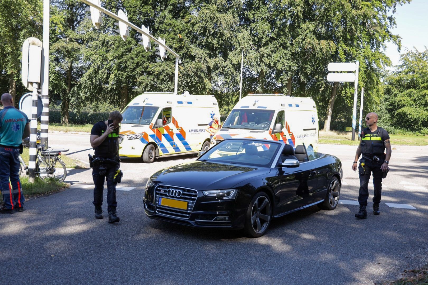 Vrouw op elektrische fiets ernstig gewond na aanrijding
