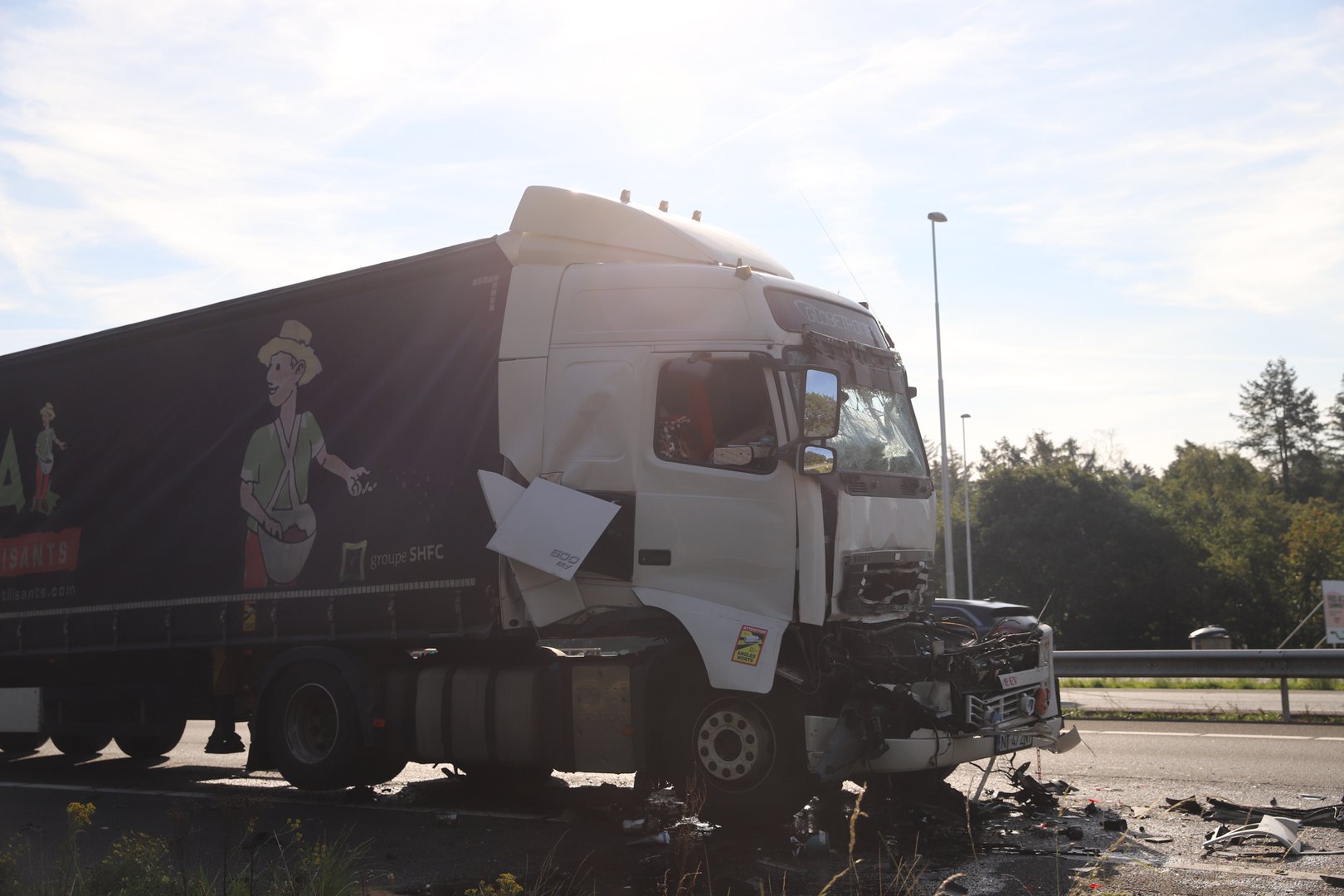 Ravage na botsing tussen vrachtwagens