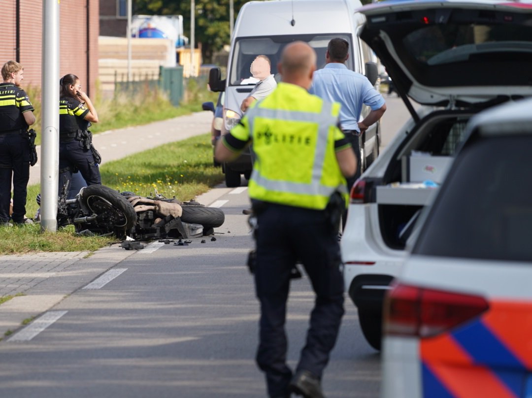 Motorrijder gewond na botsing met auto