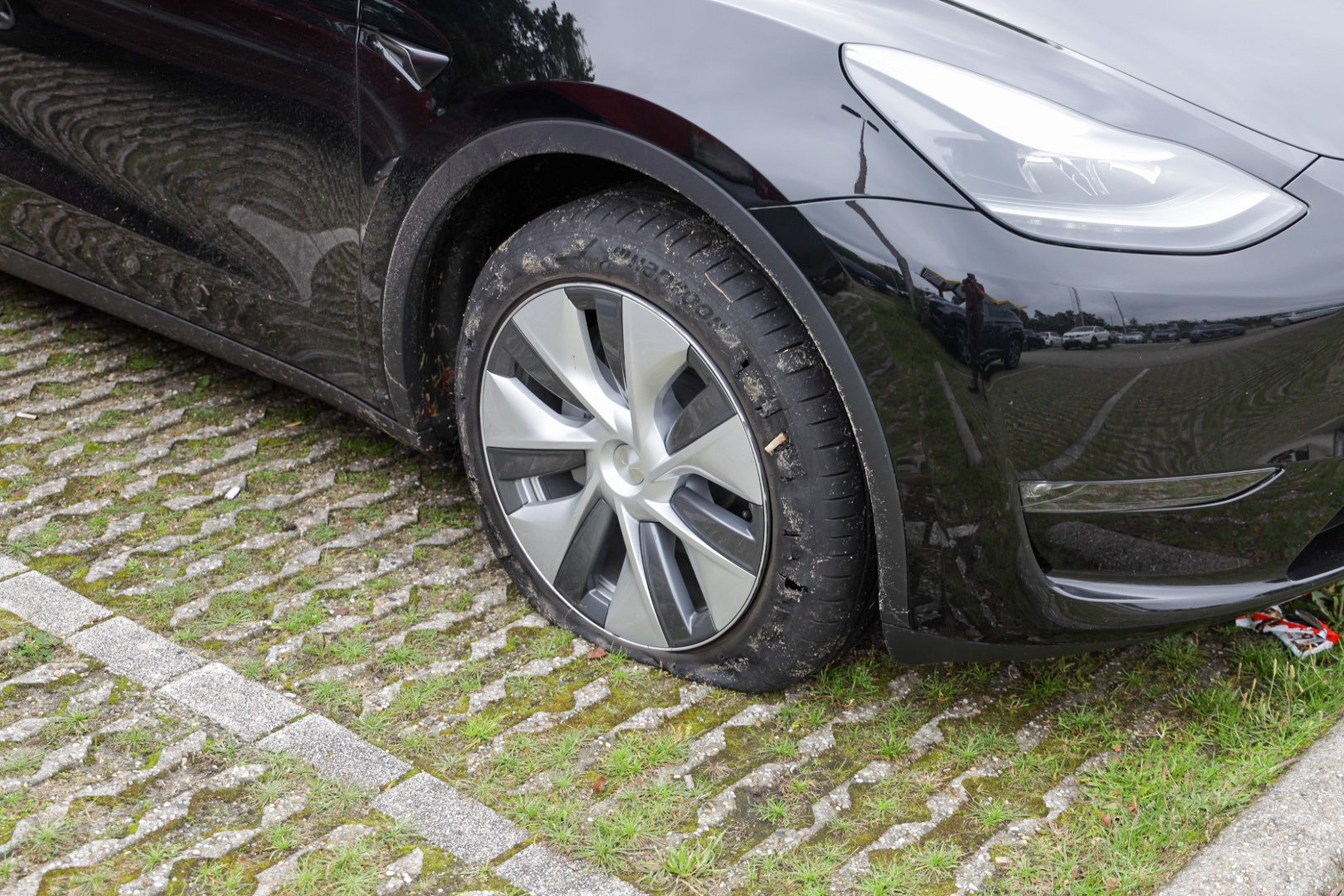 Remschijf op snelweg A12 zorgt voor veel lekke banden