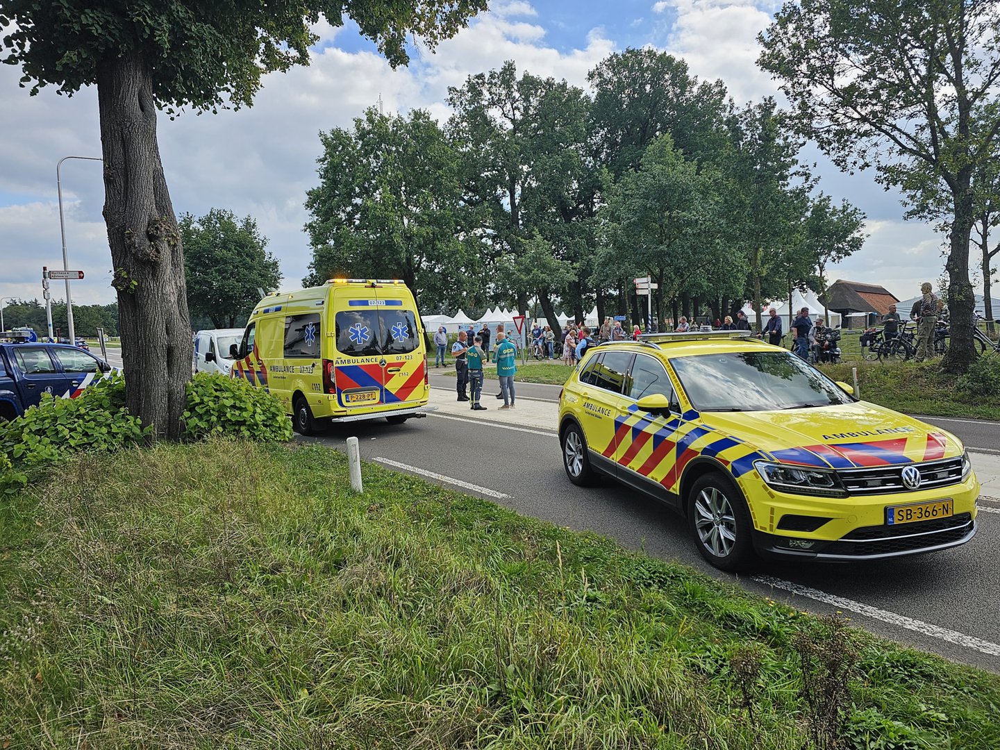 Fietser ernstig gewond na botsing met busje