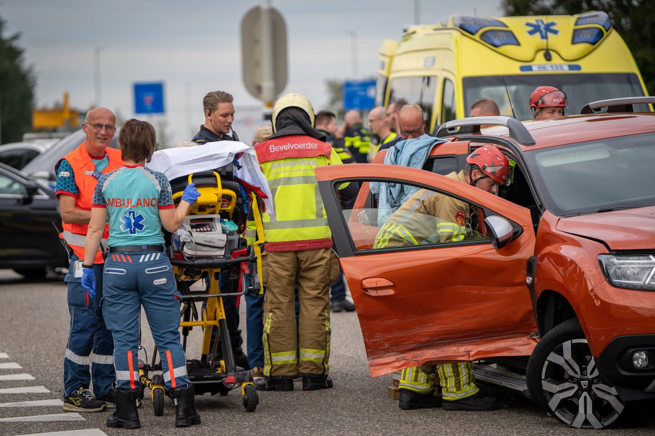 Aanrijding op kruising tussen twee auto’s in Kilder