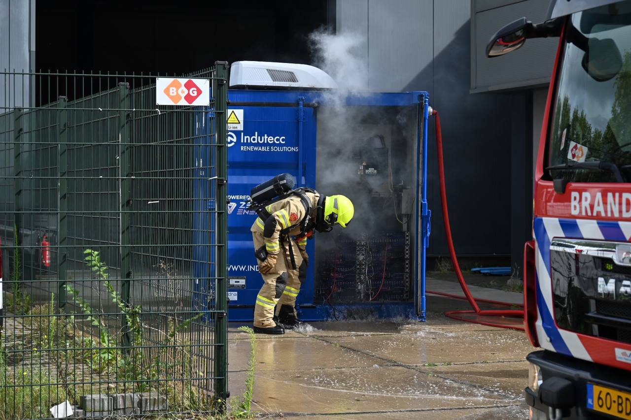 Brand bij Zenon Energie in Arnhem in unit voor energieopslag