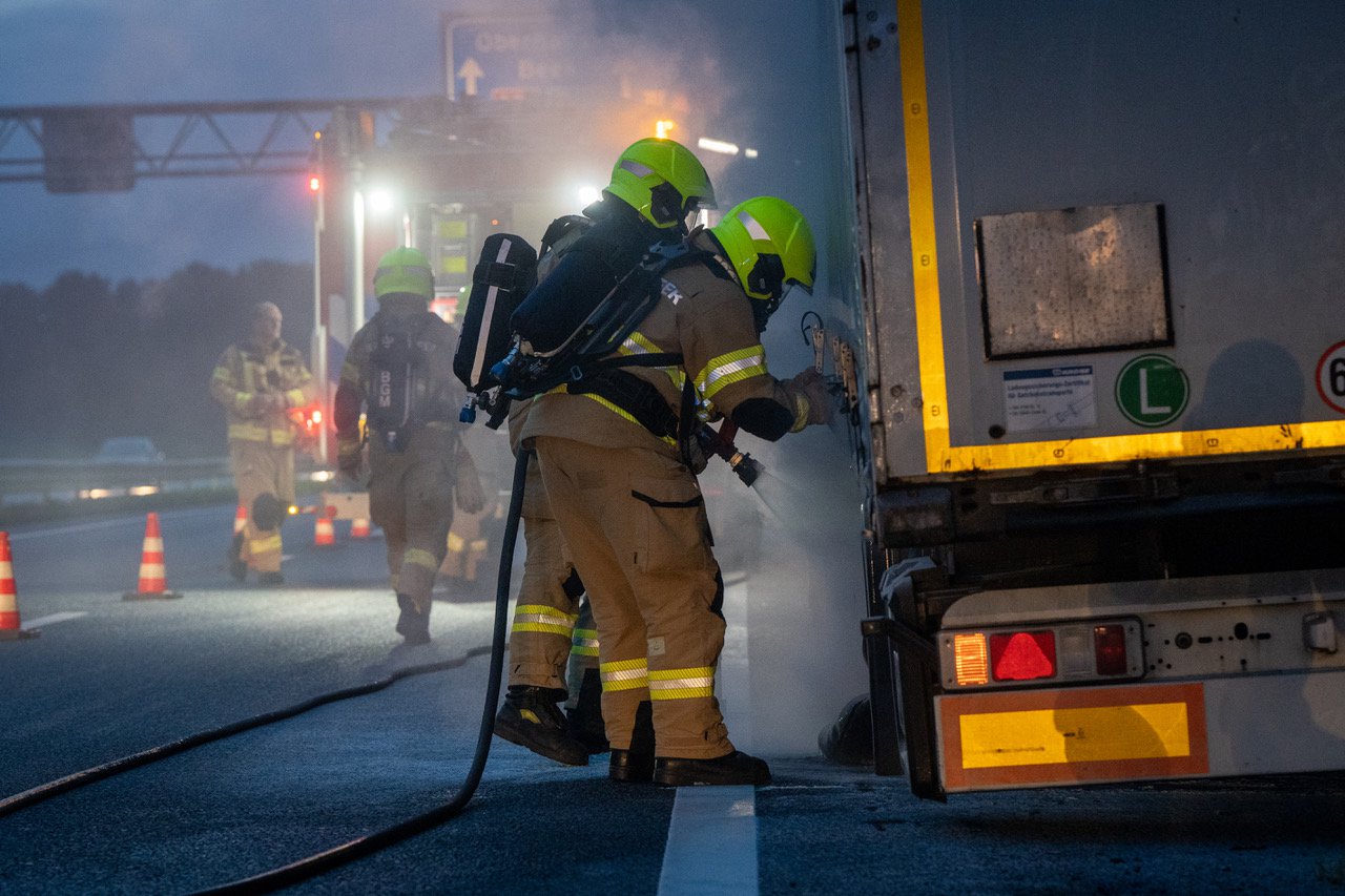 Ruim 10 kilometer file op A12 door vrachtwagenbrand