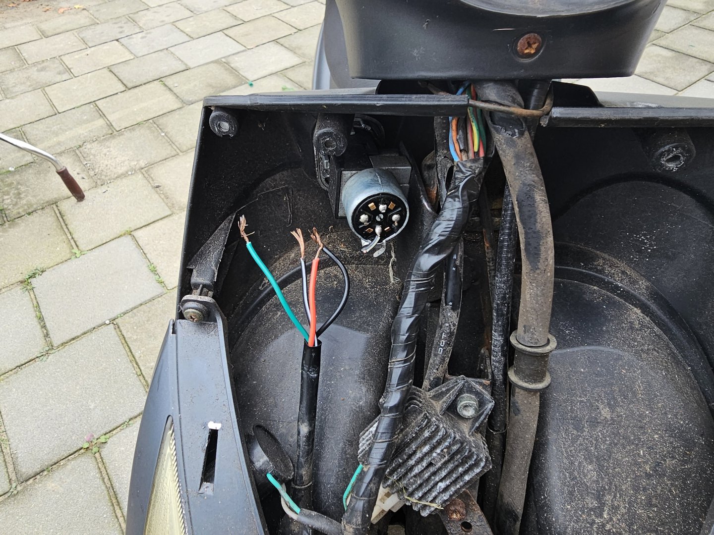 Politie onderzoekt diefstallen van scooters