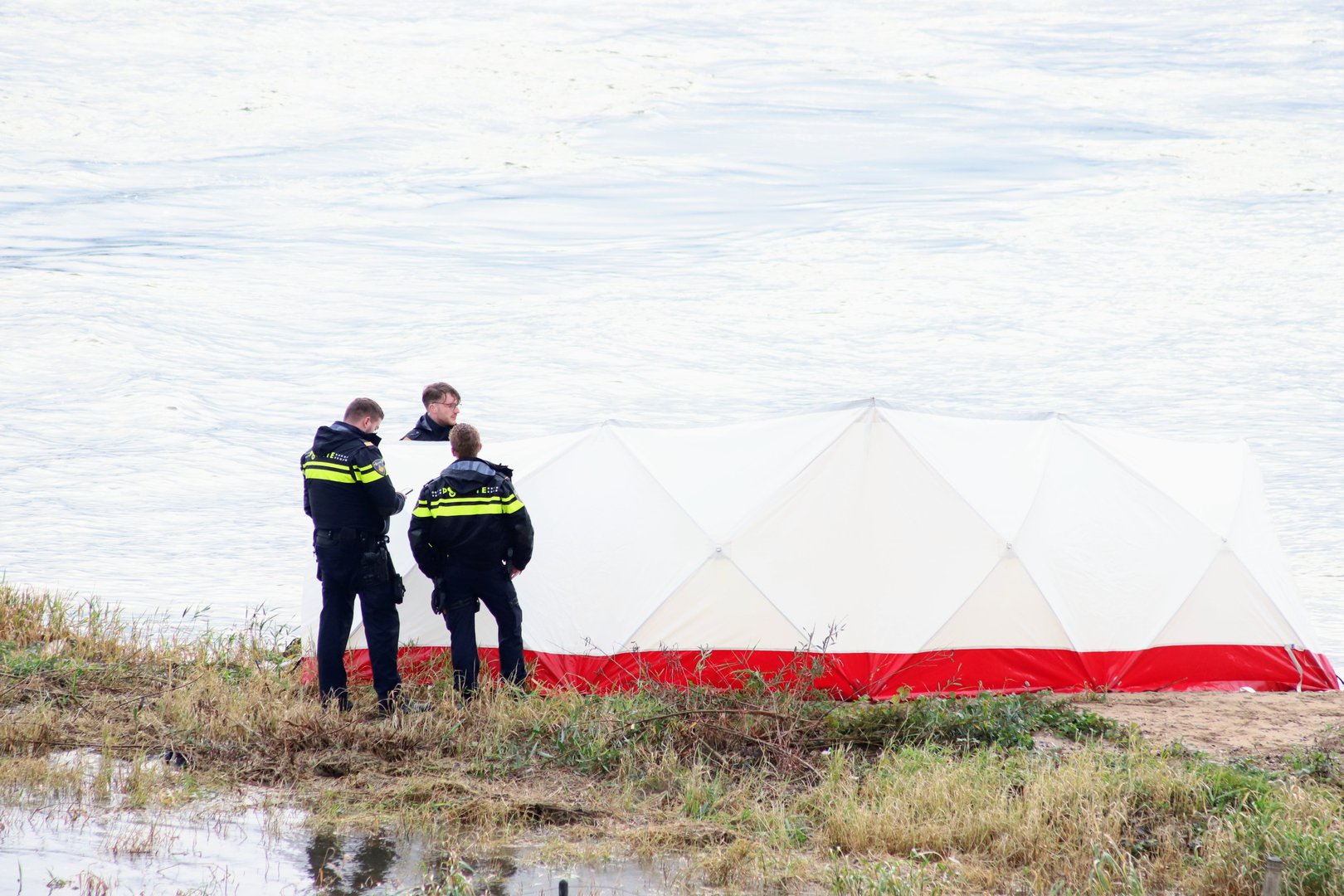 Stoffelijk overschot aangetroffen in de Waal