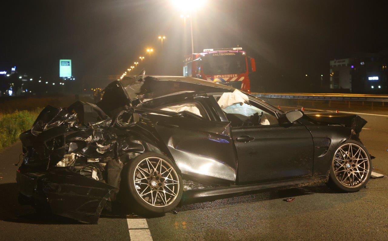 Twee zwaargewonden na ongeval tussen auto en vrachtwagen