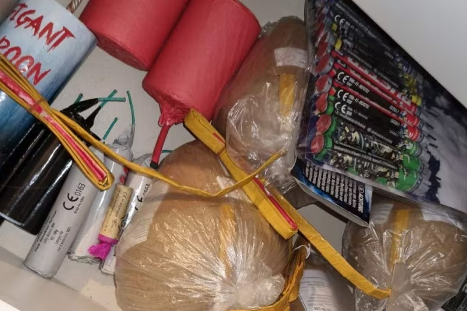 Illegaal vuurwerk in Edese woning, 15-jarige jongen gearresteerd