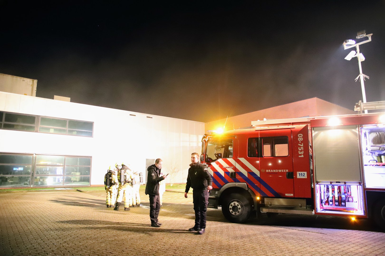 Brandweer rukt uit voor brandmelding in bedrijfspand