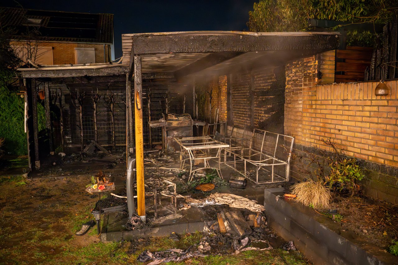Bewoners draaien gaskraan dicht en dan gaat het mis: veranda in vlammen op