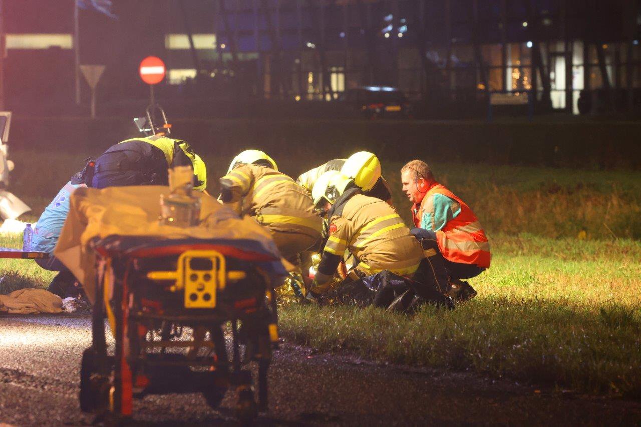 Vrachtwagen botst op auto A2: drie zwaargewonden waaronder kind