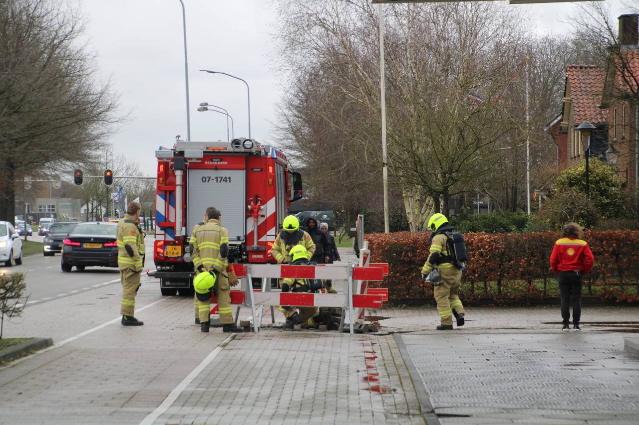 Gaslek ontstaat tijdens graafwerkzaamheden naast tankstation in Barneveld