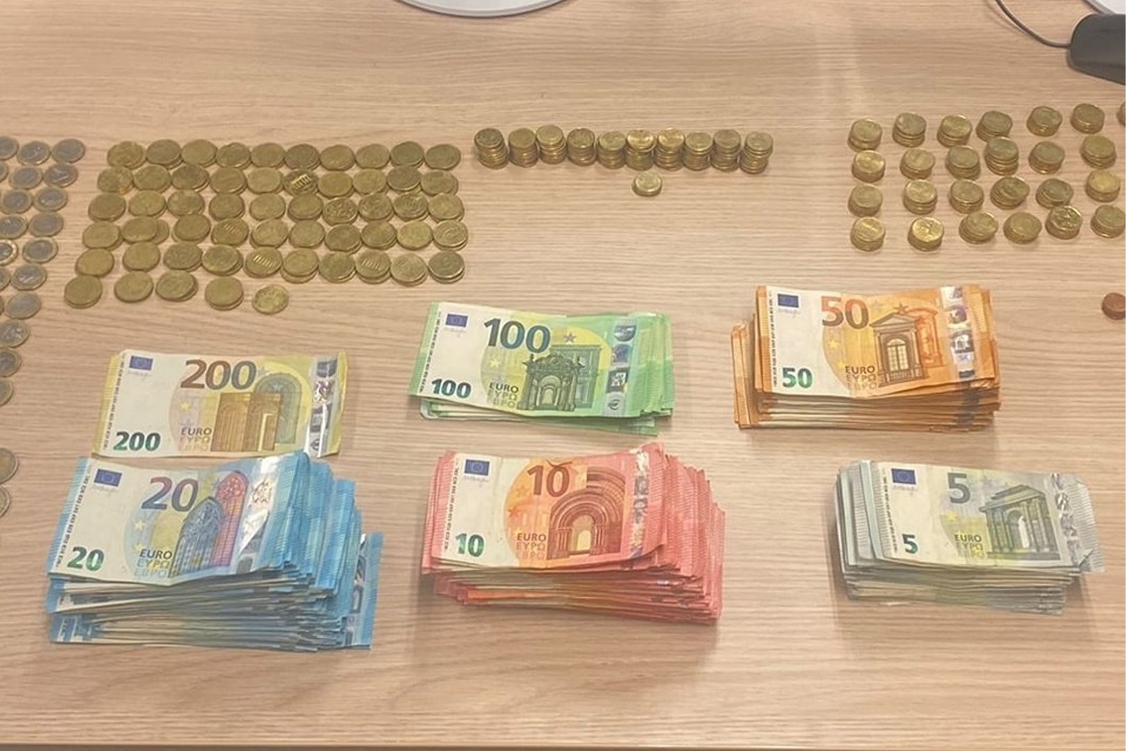 Harddrugs en cash gevonden in auto, twee vrouwen aangehouden