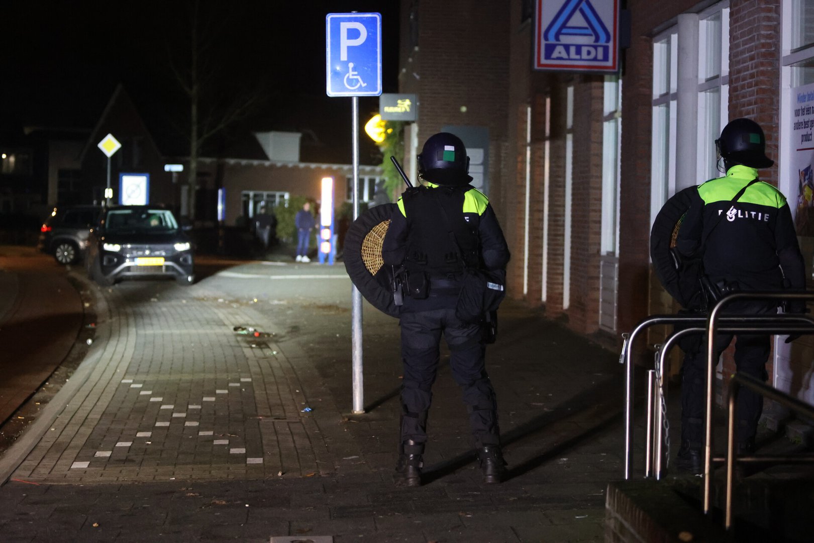 Aanhouding na heftige ongeregeldheden nieuwjaarsnacht in Hedel