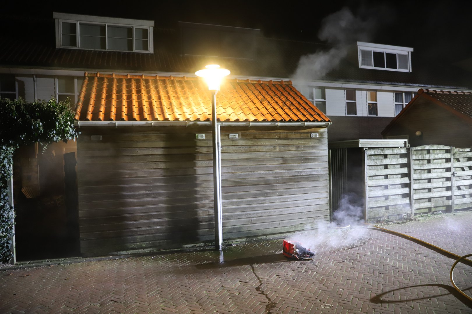 Schuurbrand door chemisch afval in Ede