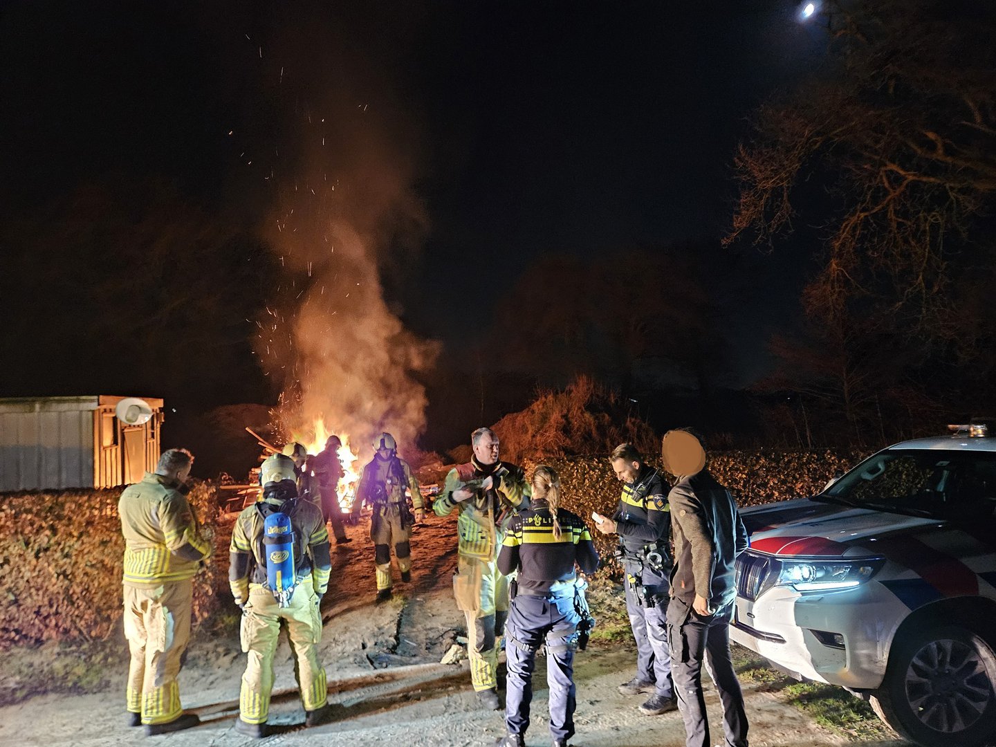 Boerderijbrand blijkt afval in brand, bewoner bekeurd