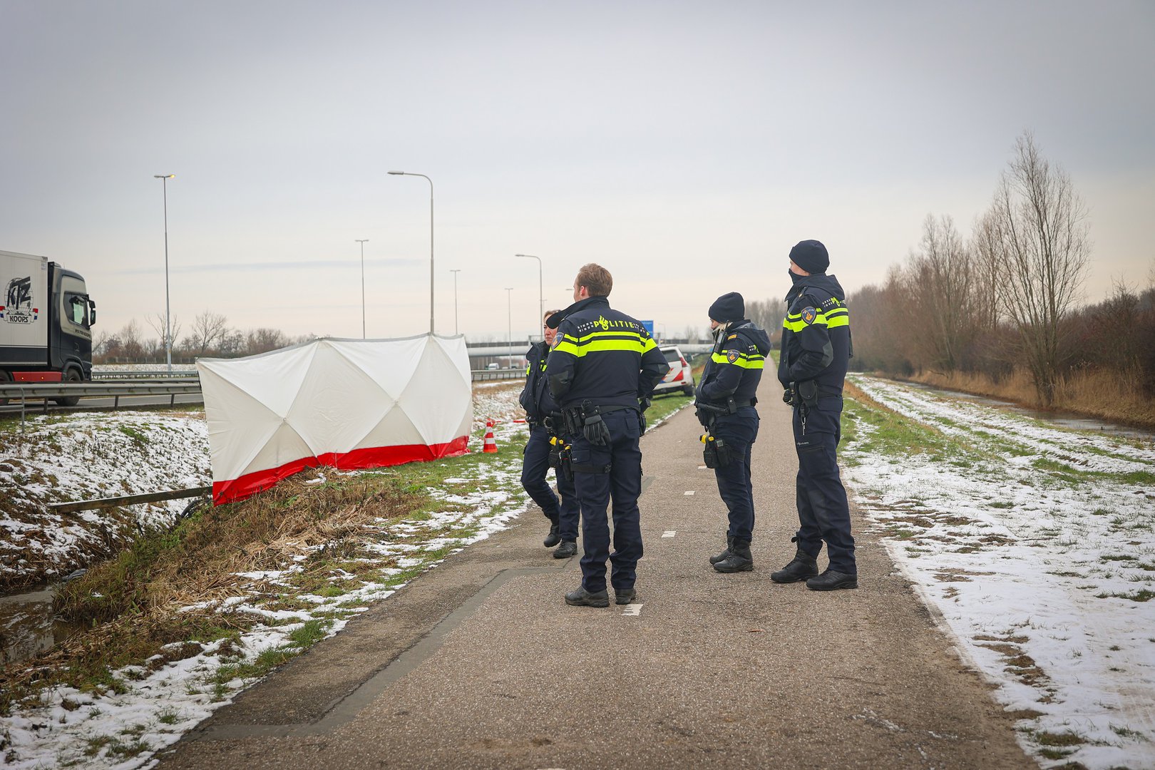Overleden persoon aangetroffen in sloot