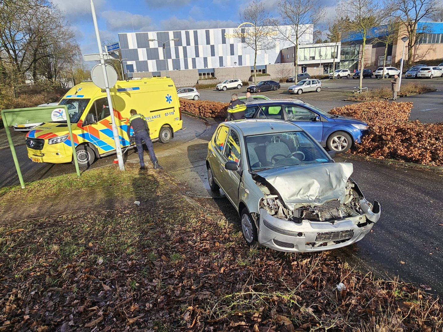 Bestuurder wordt onwel: Auto’s knallen op elkaar in Ede