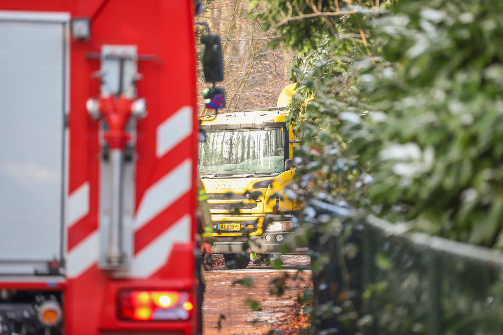 Brand in vuilniswagen van ACV in Heveadorp