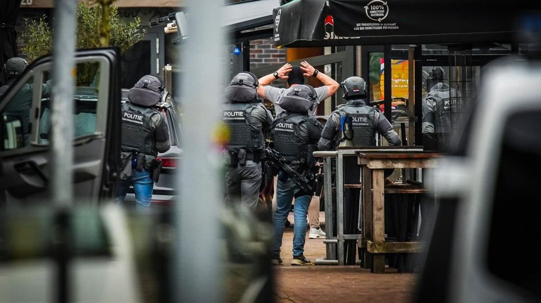 UNIEKE BEELDEN: Gijzeling in Ede, verdachte gearresteerd